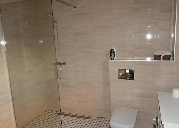 - Z Kominkiem I Duzym Tarasem, Sauna, Jacuzzi, Altana Z Grill, Z Mozliwoscia Wynajmu Dotakowych Pokoi - Schoenes Mit Kamin Und Grosser Terrasse, Sauna, Jacuzzi, Pavilion Mit Grill Und Der Option Zusaetzliche Zu